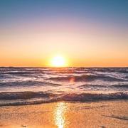 helderwetende Summer- Dag lief mens. Mijn naam is Summer. Ik ben een intuitief en invoelend medium. Tevens ben ik reiki healer, dus als u er nood aan heeft, geef ik u graag positieve energie mee. 
Ik werk met de Lenormand kaarten. Mijn specialisaties zijn liefde, HSP en werk.  Mijn doel is om u via mijn kaarten, heldervoelendheid en psychotherapeutische kennis u terug op weg te helpen.  Heeft u nood aan een gesprek of een inzicht in de nabije toekomst, dan sta ik voor u klaar. Liefs, Summer. Paranormale hulplijn waar een helderwetende  je  paranormale inzichten geeft. Helderwetenden geven nu paranormaal advies.